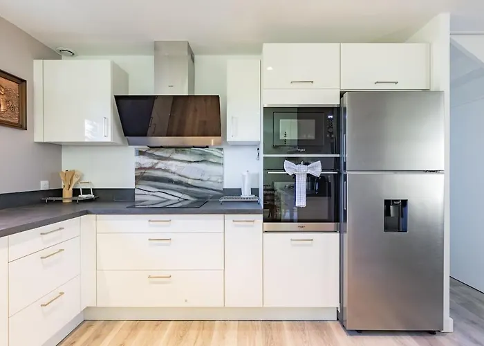 La Roseraie - Maison Spacieuse 3